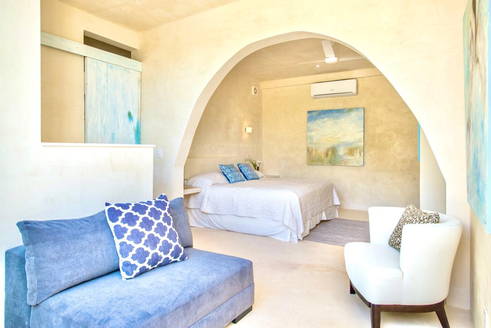 Room 2 - King Suite Garden View