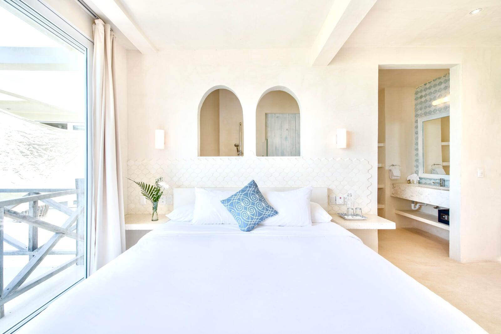 Room 4 - King Suite Ocean View